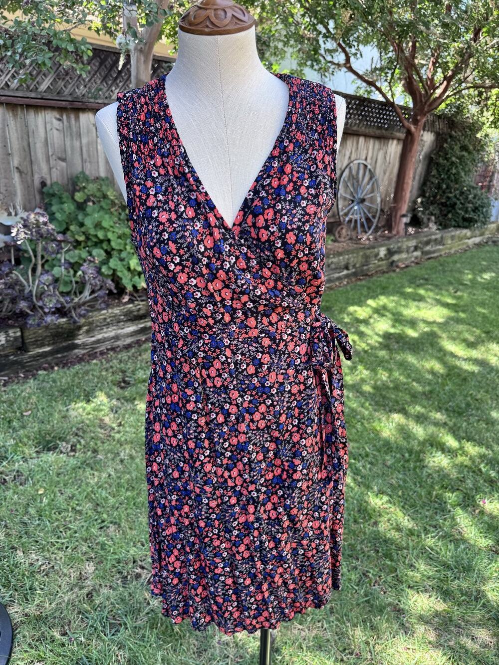 Universal Thread Women's S Floral Wrap Dress Sleeveless V-Neck Knee Length Rayon